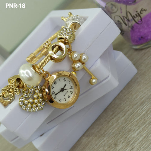 PNR  RELOJ PULSERA TIPO PANDORA DORADO